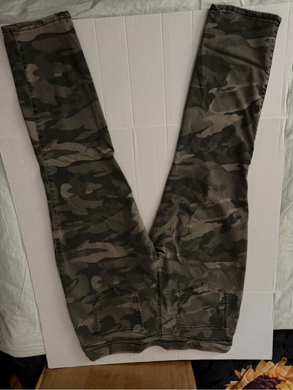 #143 Women's Straight-Leg Camouflage Pants - Green Camo